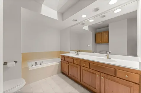 825 Braeman Court Libertyville IL 60048