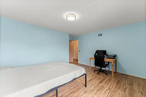 825 Braeman Court Libertyville IL 60048