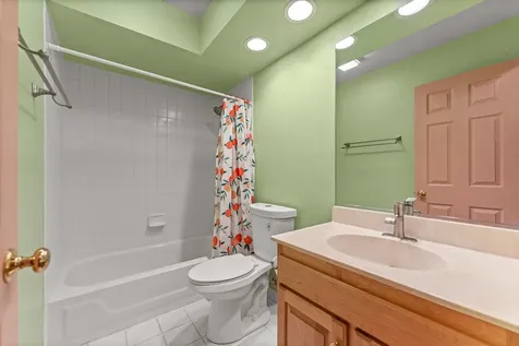 825 Braeman Court Libertyville IL 60048