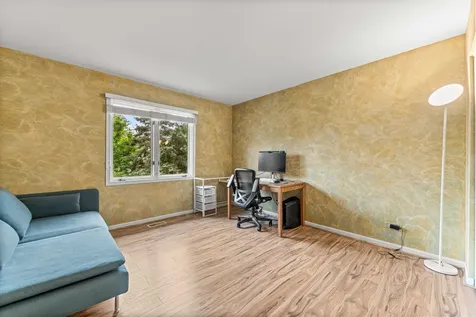 825 Braeman Court Libertyville IL 60048