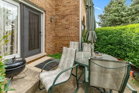 825 Braeman Court Libertyville IL 60048