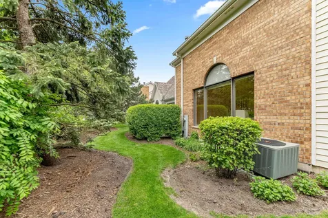 825 Braeman Court Libertyville IL 60048