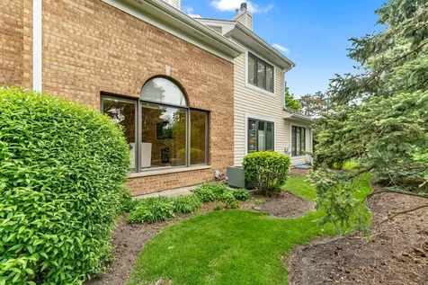 825 Braeman Court Libertyville IL 60048