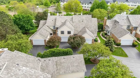 825 Braeman Court Libertyville IL 60048