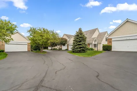 825 Braeman Court Libertyville IL 60048