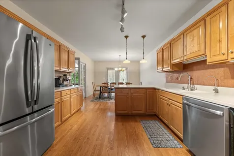 825 Braeman Court Libertyville IL 60048