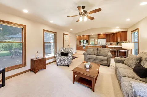 2006 North Elizabeth Drive Arlington Heights IL 60004