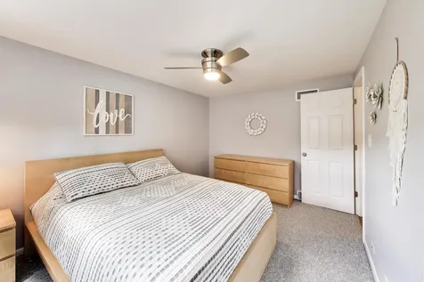 2006 North Elizabeth Drive Arlington Heights IL 60004