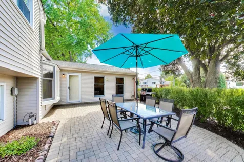 2006 North Elizabeth Drive Arlington Heights IL 60004