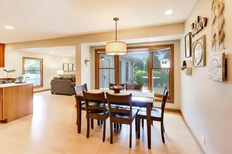 2006 North Elizabeth Drive Arlington Heights IL 60004