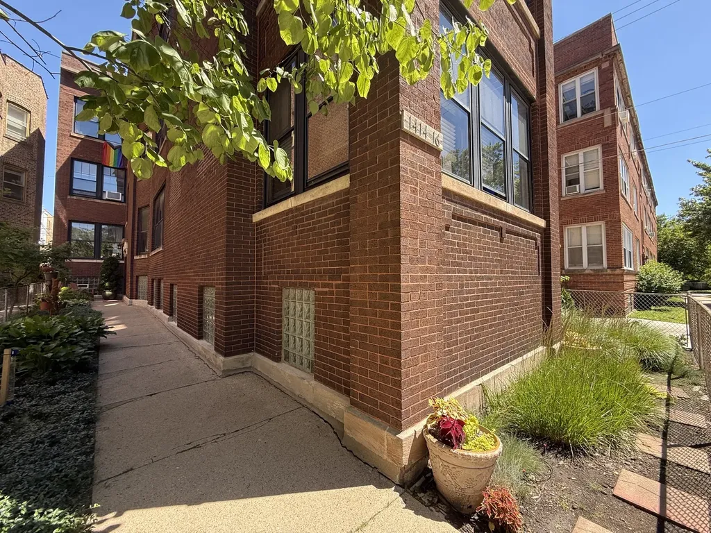 1414 West Farragut Avenue Chicago IL 60640