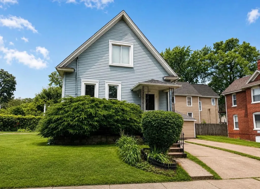 208 South Park Avenue Waukegan IL 60085