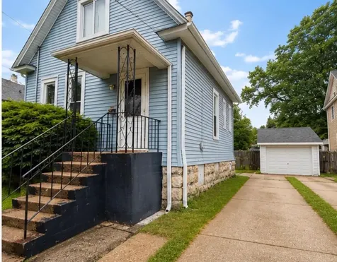 208 South Park Avenue Waukegan IL 60085