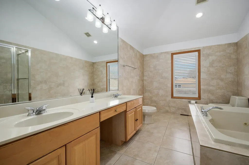 8938 Keeler Avenue Skokie IL 60076