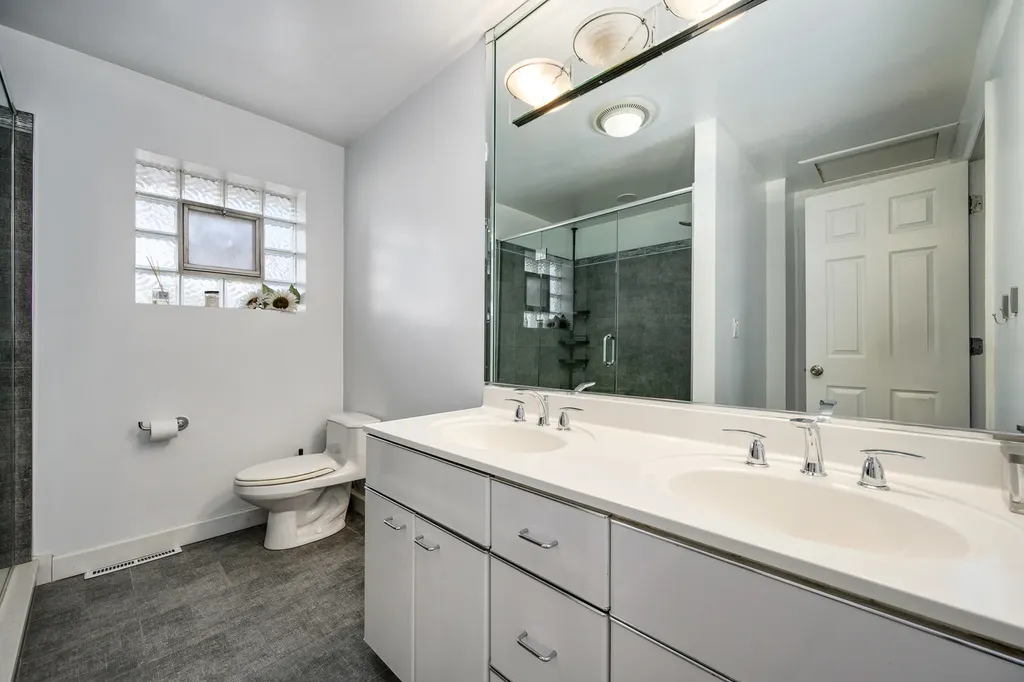 8938 Keeler Avenue Skokie IL 60076