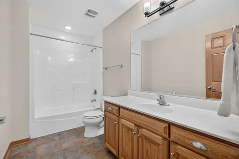 1082 Timber Edge Drive Morris IL 60450