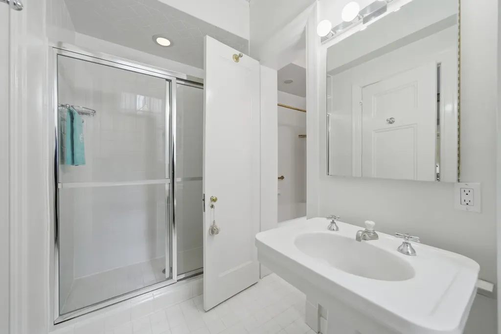 232 East Walton Place Chicago IL 60611