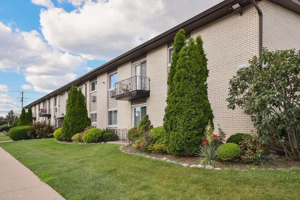 8999 Kennedy Drive Des Plaines IL 60016
