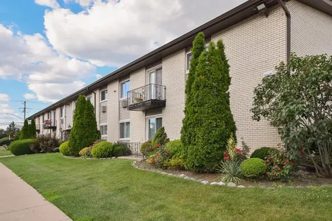 8999 Kennedy Drive Des Plaines IL 60016