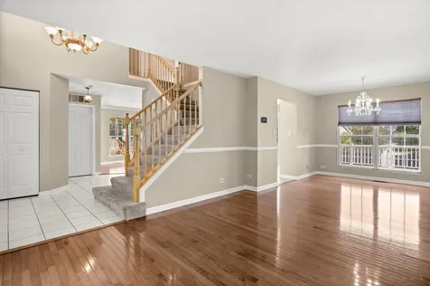 345 Mayfair Lane South Elgin IL 60177