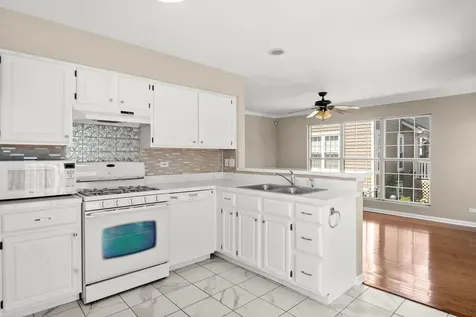 345 Mayfair Lane South Elgin IL 60177