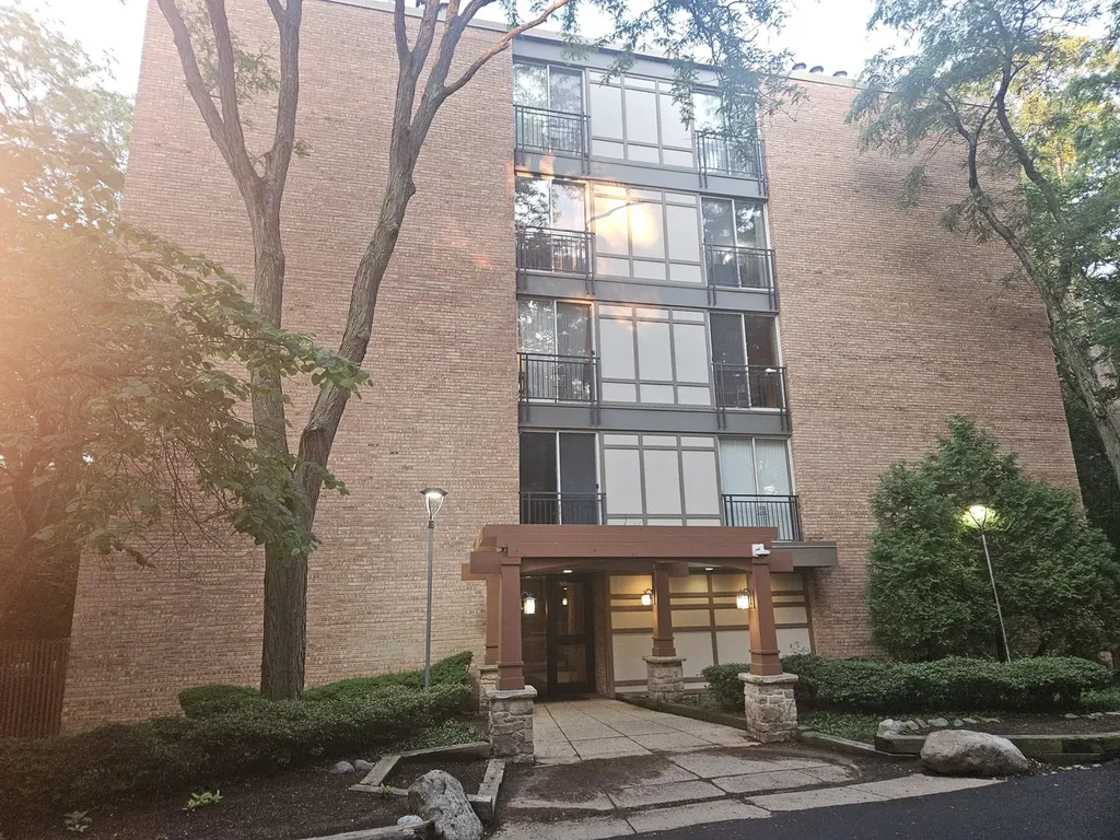 5800 Oakwood Drive Lisle IL 60532