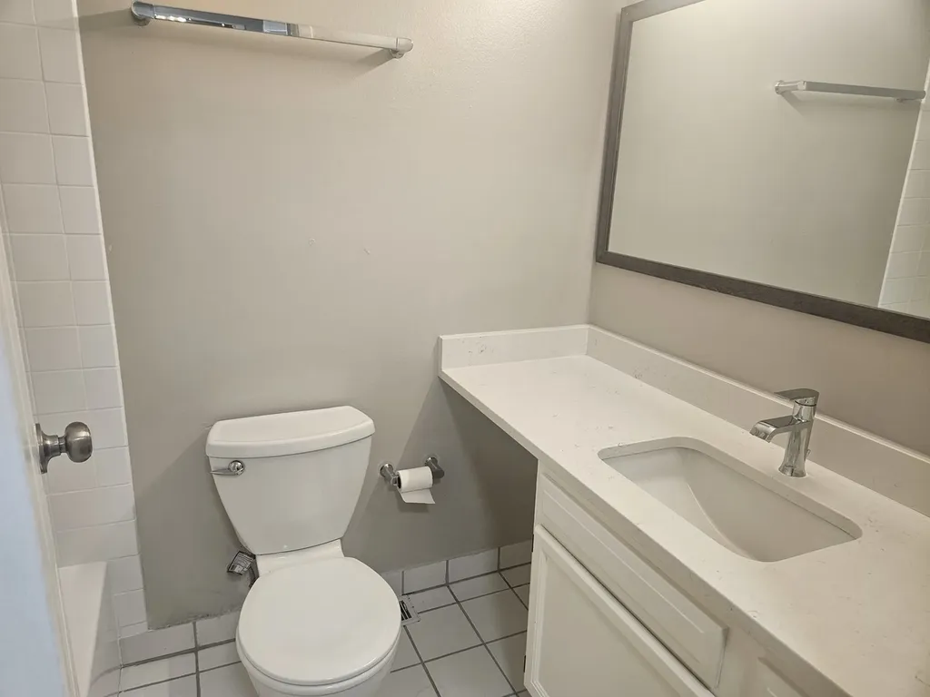 5800 Oakwood Drive Lisle IL 60532