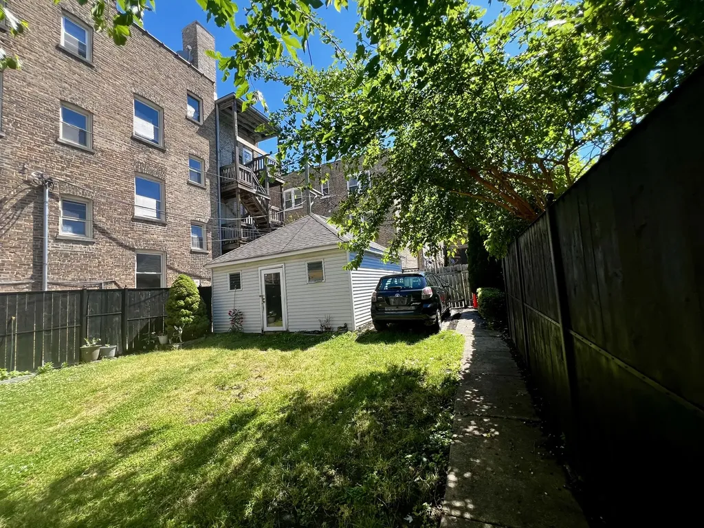 4155 North Francisco Avenue Chicago IL 60618