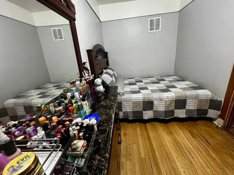 4155 North Francisco Avenue Chicago IL 60618