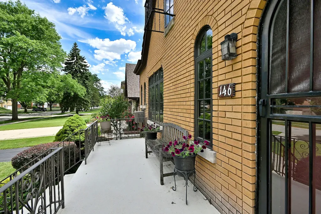 146 South Poplar Avenue Elmhurst IL 60126