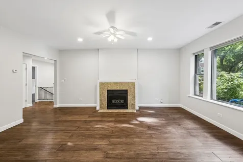 6829 North Lakewood Avenue Chicago IL 60626