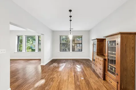 6829 North Lakewood Avenue Chicago IL 60626