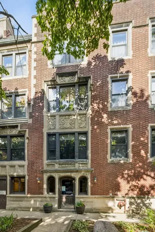 6829 North Lakewood Avenue Chicago IL 60626