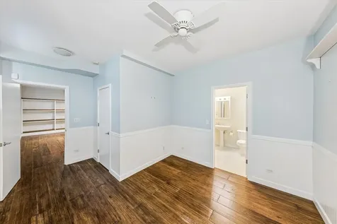 6829 North Lakewood Avenue Chicago IL 60626