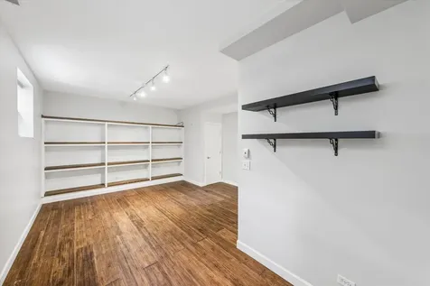 6829 North Lakewood Avenue Chicago IL 60626