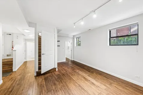 6829 North Lakewood Avenue Chicago IL 60626