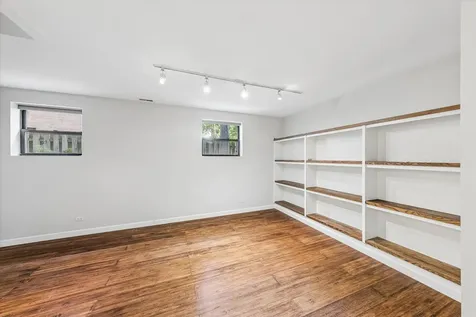 6829 North Lakewood Avenue Chicago IL 60626