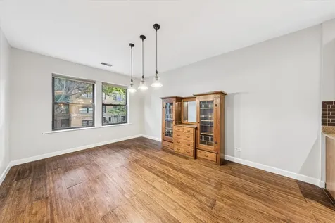 6829 North Lakewood Avenue Chicago IL 60626