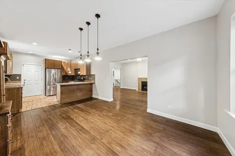 6829 North Lakewood Avenue Chicago IL 60626