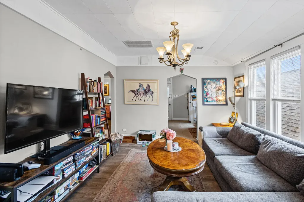 5725 West Giddings Street Chicago IL 60630