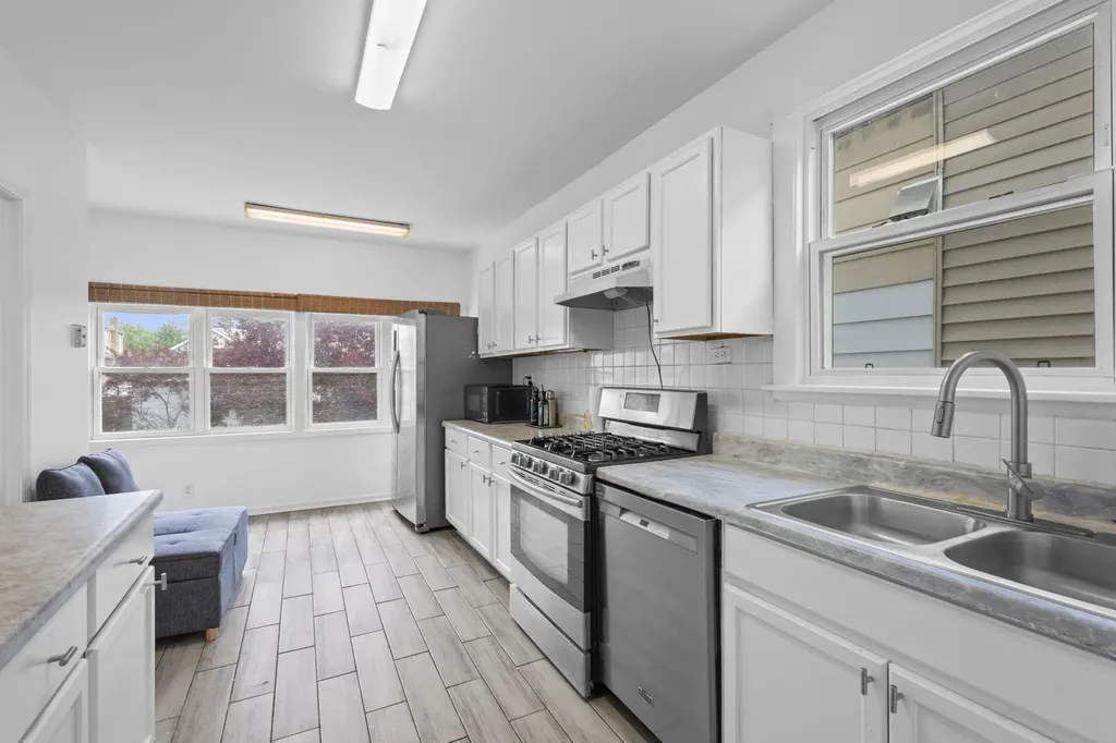 5725 West Giddings Street Chicago IL 60630