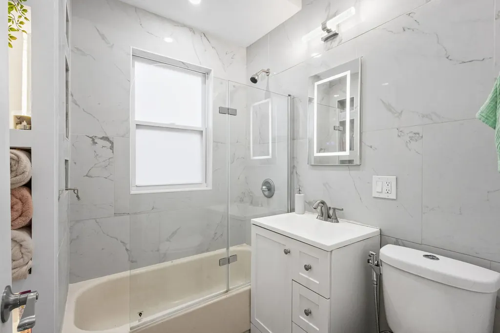 5725 West Giddings Street Chicago IL 60630