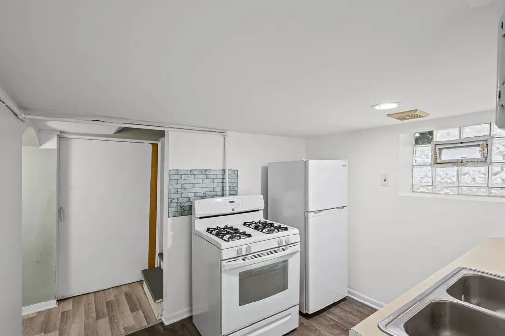 5725 West Giddings Street Chicago IL 60630