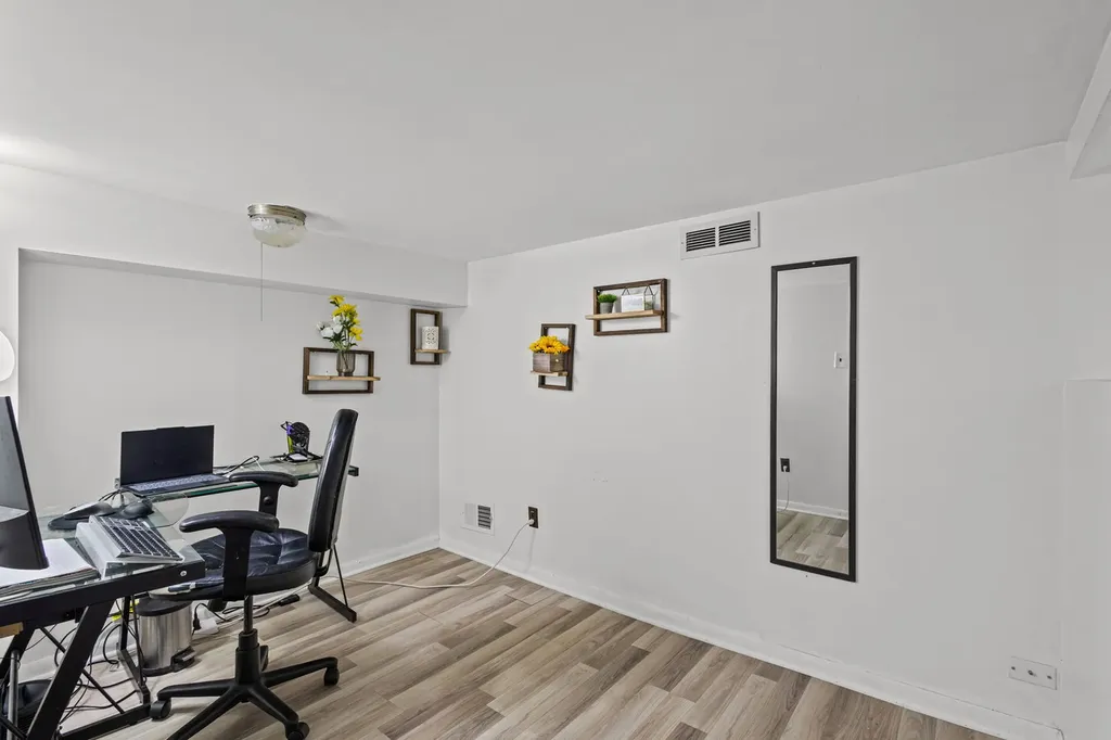 5725 West Giddings Street Chicago IL 60630
