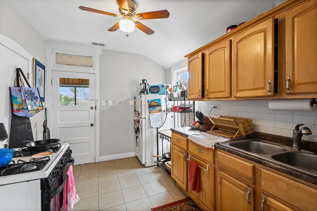 5725 West Giddings Street Chicago IL 60630