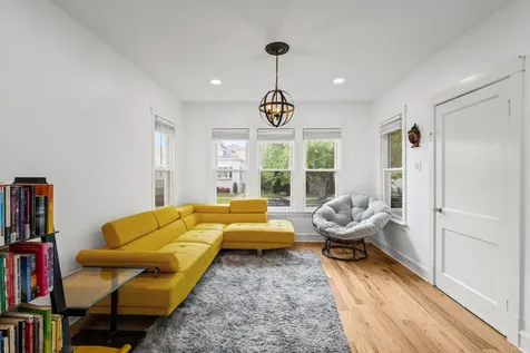 5725 West Giddings Street Chicago IL 60630