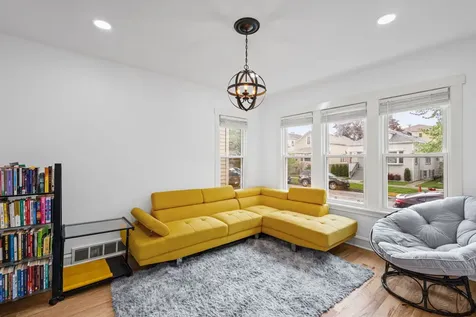 5725 West Giddings Street Chicago IL 60630