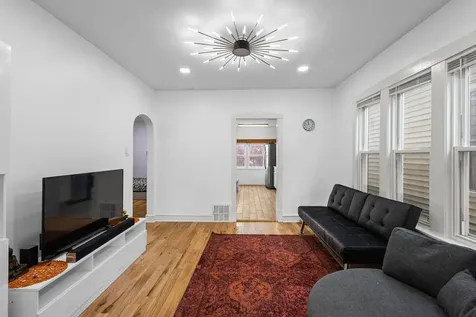 5725 West Giddings Street Chicago IL 60630