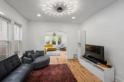 5725 West Giddings Street Chicago IL 60630