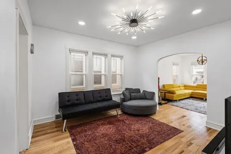 5725 West Giddings Street Chicago IL 60630